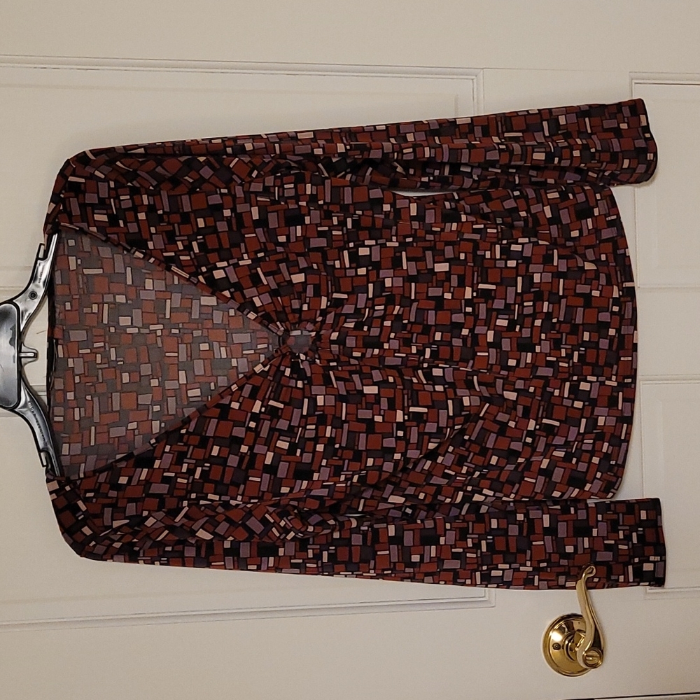 Shirts, a bundle of quantity (6) XL women's dressy stretchy material shirts. - Picture 11 of 12